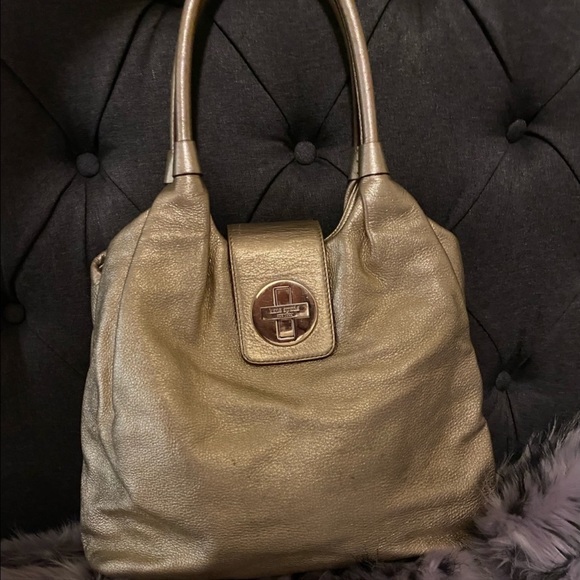 Tory Burch gold leather weave flats. Good overall condition. Match with purse! - Picture 2 of 10